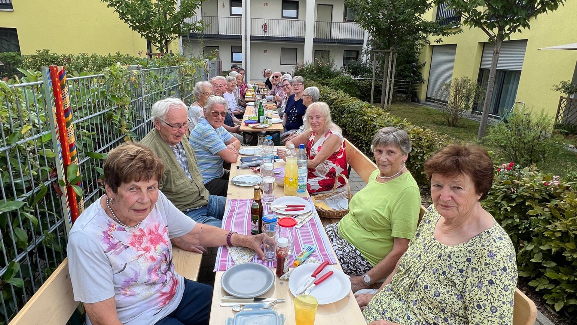 Veranstaltungen – Grilltafel im Innenhof