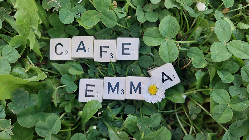 Schriftzug Café EMma im Klee